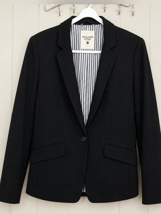 university outerwear Jackets & Blazers - University Outerwear Black Blazer Size Medium Pre Loved
